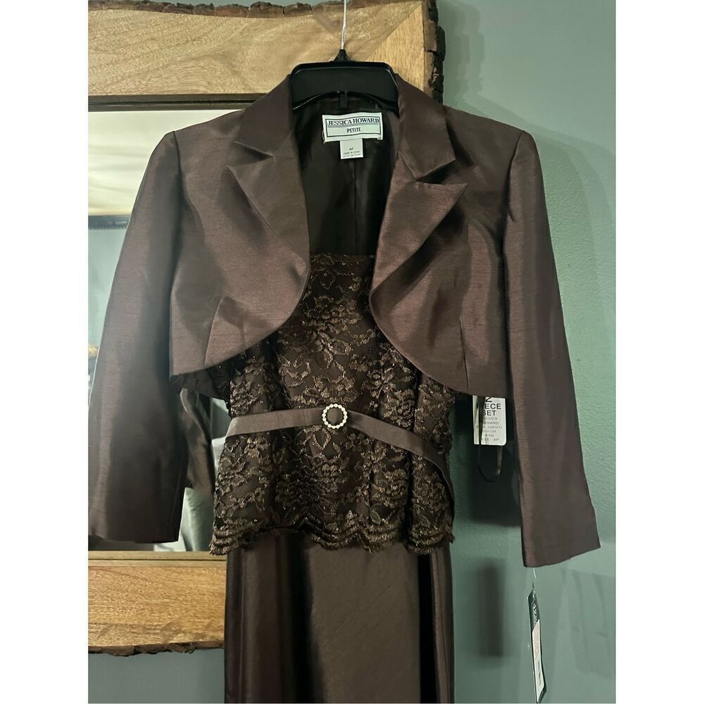 Jessica Howard from Dillards two piece gown size 4 petite. With matching jacket